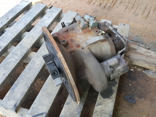 ขายด่วน ปั้มท้ายเครื่องHITACHI EX200-2