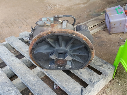 ขายด่วน ปั้มท้ายเครื่องHITACHI EX200-2 ขายด่วน ปั้มท้ายเครื่องHITACHI EX200-2