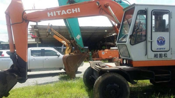 ขายรถแบคโฮล้อยาง HITACHI WH-051 รถสวยพร้อมใช้ราคา 550,000 090-772-3710 090-772-3708 ขายรถแบคโฮล้อยาง HITACHI WH-051 รถสวยพร้อมใช้ราคา 550,000 090-772-3710 090-772-3708