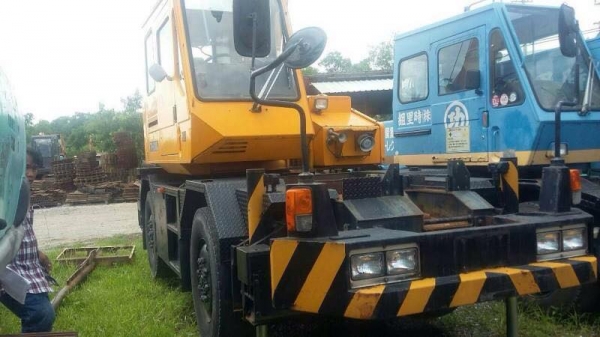 ขายรถเครน TADANO  TR-80ML-1  8 ton   รถสวยพร้อมใช้ราคา 1,550,000 090-772-3710 090-772-3708
