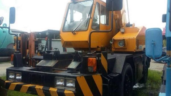 ขายรถเครน TADANO  TR-80ML-1  8 ton   รถสวยพร้อมใช้ราคา 1,550,000 090-772-3710 090-772-3708