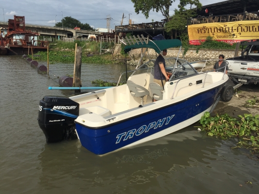 เรือ Trophy2802