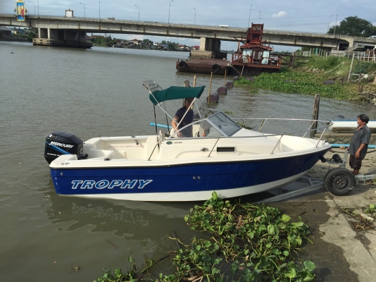 เรือ Trophy2802