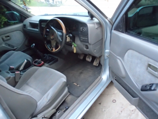 รถบ้านสวยๆครับ ดราก้อนเครื่องดีเดินเบาแน่นช่วงล่างนิ่มศูนย์ตรงสะอาด แอร์CDเพาเวอร์ไลเนอร์ไฟฟ้าครบยางดีสีสวย