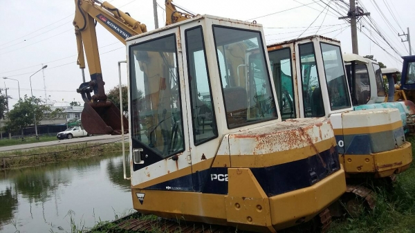 ขายรถแบคโฮ KOMATSU pc20-6 เก่านอกแท้มีหัวเก๋งเอกสารอินวอยท์