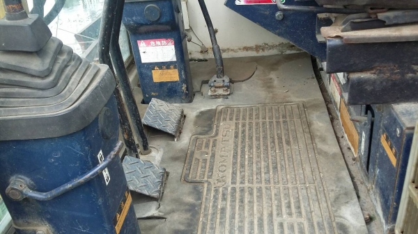 ขายรถแบคโฮ KOMATSU pc20-6 เก่านอกแท้มีหัวเก๋งเอกสารอินวอยท์