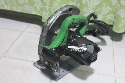 เลื่อยวงเดือน ฮิตาชิ ขนาดใบ 9 นิ้ว ตัวเครื่องสภาพพร้อมเอาไปใช้งานได้เลยครับ ผ่าไม้ใหญ่ๆได้เลยครับ