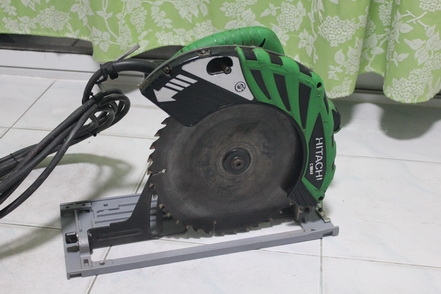 เลื่อยวงเดือน ฮิตาชิ ขนาดใบ 9 นิ้ว ตัวเครื่องสภาพพร้อมเอาไปใช้งานได้เลยครับ ผ่าไม้ใหญ่ๆได้เลยครับ