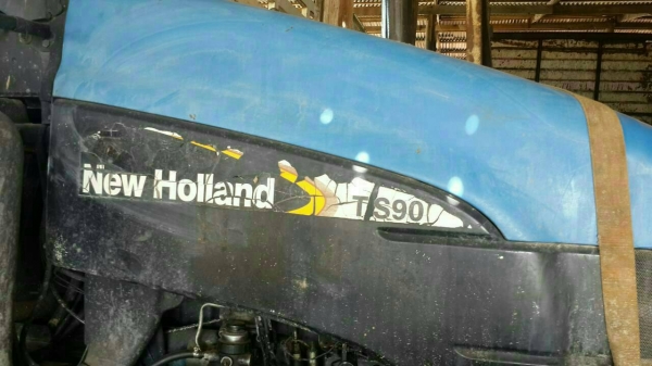 รถไถฟอร์ด  มีเล่มทะเบียน กลองใหญ่  ขายด่วน 680,000 บาทคะ