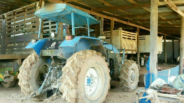 รถไถฟอร์ด  มีเล่มทะเบียน กลองใหญ่  ขายด่วน 680,000 บาทคะ