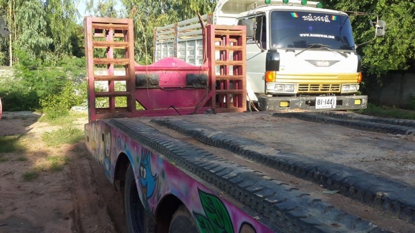 ขาย10ล้อ2เพลาแท่นต่ำอีซูซุ DECA210 แชชซีสวยเครื่องดี หัวเดิม ระบบหางกระบอกไฮดรอลิกซ์ลากรถเกี่ยวข้าว ขาย10ล้อ2เพลาแท่นต่ำอีซูซุ DECA210 แชชซีสวยเครื่องดี หัวเดิม ระบบหางกระบอกไฮดรอลิกซ์ลากรถเกี่ยวข้าว