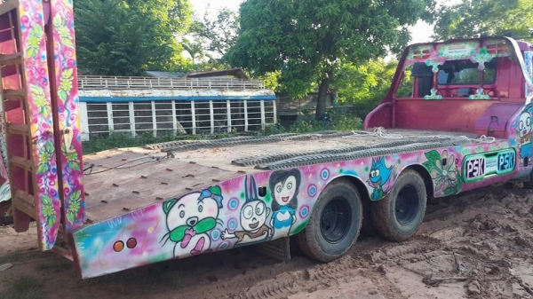 ขาย10ล้อ2เพลาแท่นต่ำอีซูซุ DECA210 แชชซีสวยเครื่องดี หัวเดิม ระบบหางกระบอกไฮดรอลิกซ์ลากรถเกี่ยวข้าว ขาย10ล้อ2เพลาแท่นต่ำอีซูซุ DECA210 แชชซีสวยเครื่องดี หัวเดิม ระบบหางกระบอกไฮดรอลิกซ์ลากรถเกี่ยวข้าว