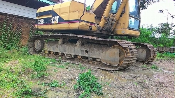 รถแบคโฮ CAT 320 V1 สภาพ พร้อมใช้ งาน มี ทะเบียน
