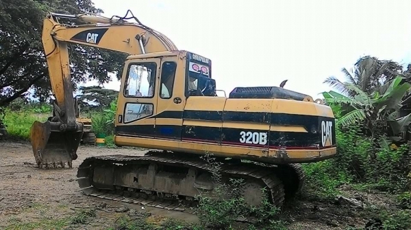 รถแบคโฮ CAT 320 V1 สภาพ พร้อมใช้ งาน มี ทะเบียน