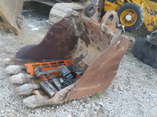 ขายด่วน บุ้งกี๋HITACHI