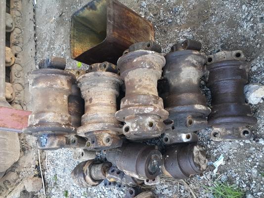 ขายด่วน โลเลอร์HITACHI EX200-2 ลูกละ1,800 ขายด่วน โลเลอร์HITACHI EX200-2 ลูกละ1,800