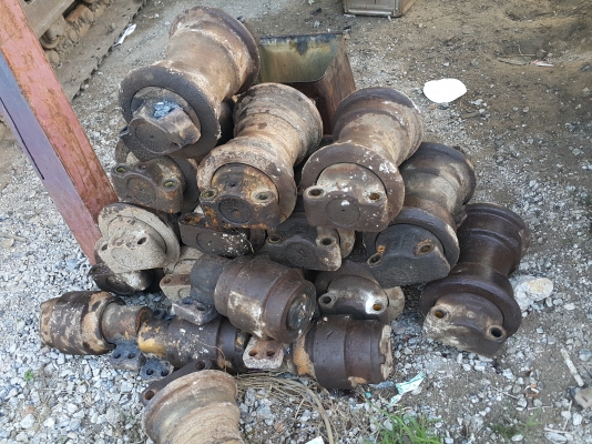 ขายด่วน โลเลอร์HITACHI EX200-2 ลูกละ1,800