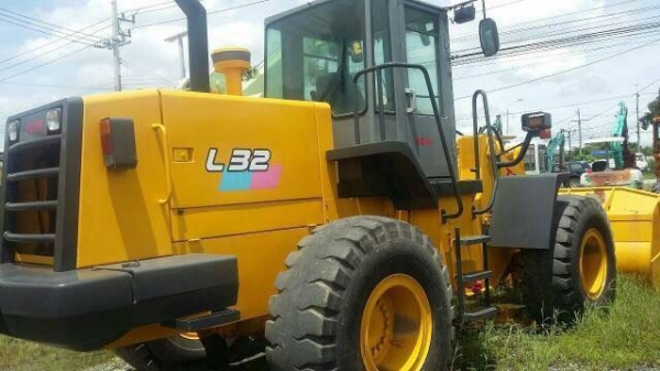 ขายรถตักล้อยาง TCM L32 เก่านอก สภาพพร้อมใช้งานครับ