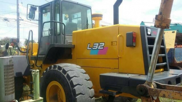 ขายรถตักล้อยาง TCM L32 เก่านอก สภาพพร้อมใช้งานครับ ขายรถตักล้อยาง TCM L32 เก่านอก สภาพพร้อมใช้งานครับ