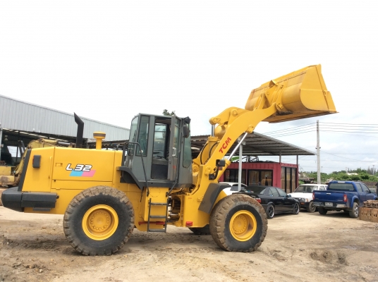 ขายรถตักล้อยาง TCM L32 เก่านอก สภาพพร้อมใช้งานครับ ขายรถตักล้อยาง TCM L32 เก่านอก สภาพพร้อมใช้งานครับ