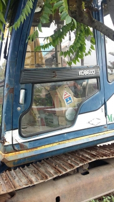 ขายรถแบคโฮ  KOBELCO sk 60-3   เก่านอกแท้เอกสารพร้อมมี 2 คันราคา 700,000 090-772-3710 090-772-3708