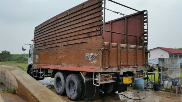 ขายรถบรรทุก 10 ล้อรั้วไม้ ISUZU DECA 195 แรงม้าปี 2543 ราคา 870000