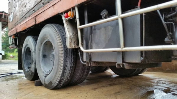 ขายรถบรรทุก 10 ล้อรั้วไม้ ISUZU DECA 195 แรงม้าปี 2543 ราคา 870000