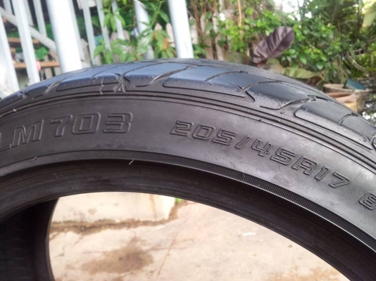ขายยาง DUNLOP LM 703 205/45/17 ปี 12 มีเส้นเดียว