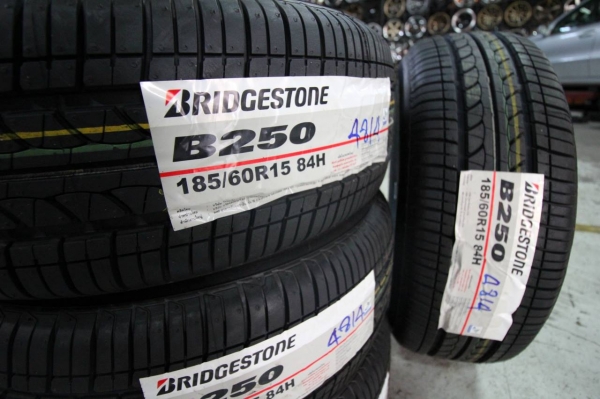 ยาง BRIDGESTONE B250 185/60R15 เส้นละ 2,500 บาท