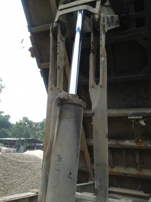 ขายหางพ่วง ดั้ม สามมิต  2  เพลา. ปี 49    สนใจติดต่อ  081 - 6079515