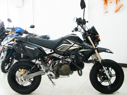 ขาย KSR ตัว TOP สตาร์ทมือ ปี 2015 ไมล์ 2000 กม สภาพรถสวย เครื่องแน่นๆ สี ดำ