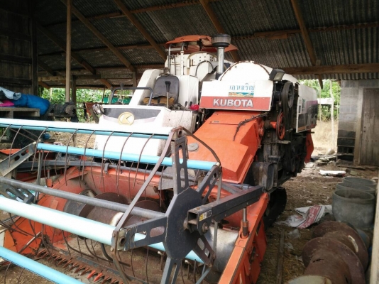ด่วน!!!!!!รถเกี่ยวข้าวKOBOTA รุ่น DC60plus ปี52  พร้อมพ่วงลาก ราคา269,000บาท