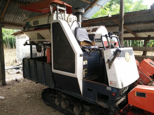 ด่วน!!!!!!รถเกี่ยวข้าวKOBOTA รุ่น DC60plus ปี52  พร้อมพ่วงลาก ราคา269,000บาท