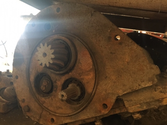 เกียร์และชุดเพลาของแทรกเตอร์ D20....ถอดตั้งเก็บไว้ ไม่ได้ใช้แล้วตอนนี้...เลยขาย