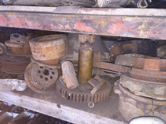 เกียร์และชุดเพลาของแทรกเตอร์ D20....ถอดตั้งเก็บไว้ ไม่ได้ใช้แล้วตอนนี้...เลยขาย