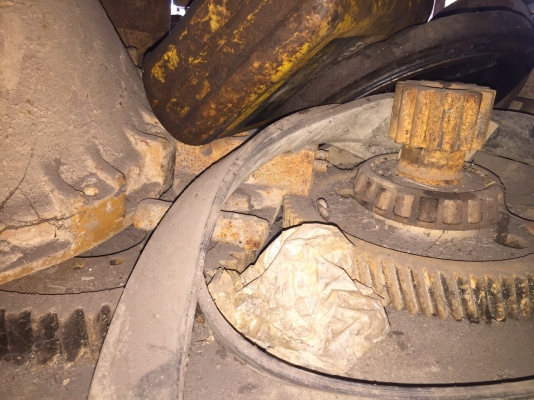 เกียร์และชุดเพลาของแทรกเตอร์ D20....ถอดตั้งเก็บไว้ ไม่ได้ใช้แล้วตอนนี้...เลยขาย