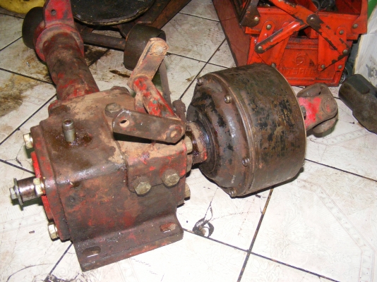 เฟือง สำหรับหมุนแรงขับ 90 องศา 1 : 1 มีคลัชตัดต่อกำลัง