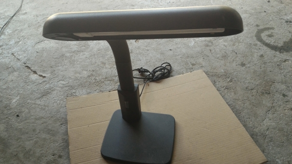 (ขายเหมา 3 อัน )โครมไฟตั้งโต็ะสองอันและแบบยึดขอบโต็ะหนึ่งอัน