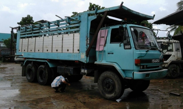 ขายรถบรรทุก 18 ล้อพ่วงแม่ลูกดัมพ์ ISUZU ROCKY 240 แรงม้าใส่่เครื่อง 270 แรงม้าลูกพ่วง 2 เพลา ราคา 1080000