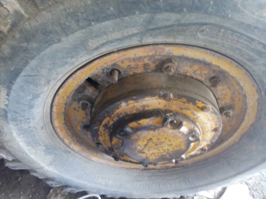 ขายรถตักล้อยาง CAT 922 เลี้ยวล้อหลัง ราคา 230000