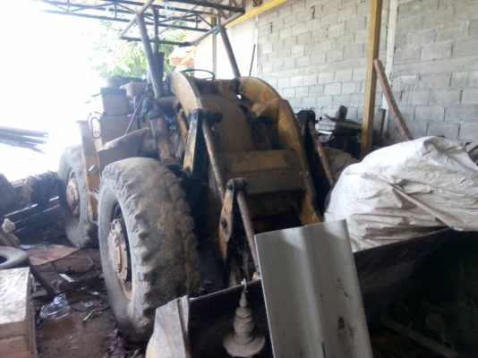 ขายรถตักล้อยาง CAT 922 เลี้ยวล้อหลัง ราคา 230000