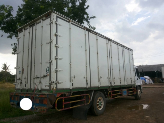 รถบรรทุก 6 ล้อ ตู้ 10 บานแห้ง ISUZU ปี 50 เครื่อง 200 แรง ยาว 7.2 ม. ราคา 780,000 บ.