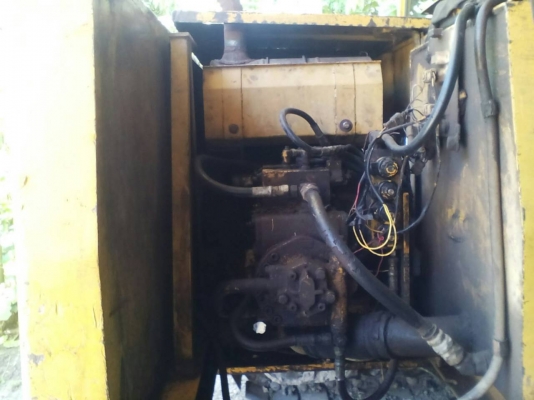 KOMATSU PC100-5 ไฟฟ้าครบ หน้าจอไม่มี เอวแน่น รถทำงานอยู่