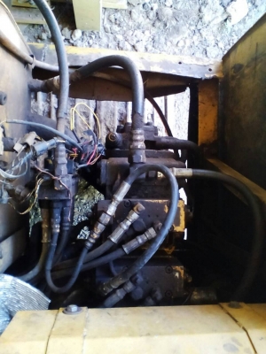 KOMATSU PC100-5 ไฟฟ้าครบ หน้าจอไม่มี เอวแน่น รถทำงานอยู่