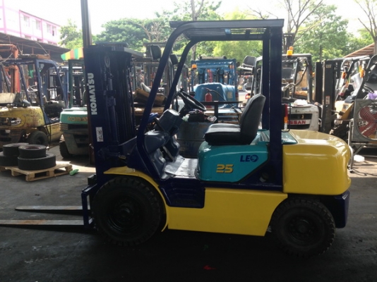 รถยกโคมัสสึรุ่น 14 น้ำหนักยก 2.5 ตัน เสาสูง 4.50 เมตร เครื่องดีเซล เกียร์ออโต้ ราคา***225,000***