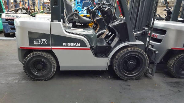 รถยกนิสสัน 3 ตัน เสาสูง 4 เมตร เครื่องดีเซล เกียร์ออโต้ รถใช้งานมาน้อย **** 290,000 *** รถยกนิสสัน 3 ตัน เสาสูง 4 เมตร เครื่องดีเซล เกียร์ออโต้ รถใช้งานมาน้อย **** 290,000 ***