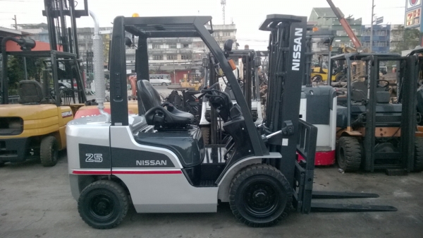 รถยกนิสสัน 2.5 ตัน เสาสูง 4.75 เมตร แผงงาสไลด์ เครื่องดีเซล เกียร์ออโต้