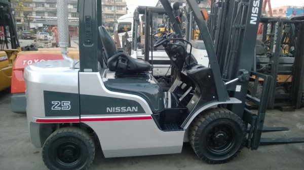 รถยกนิสสัน 2.5 ตัน เสาสูง 4.75 เมตร แผงงาสไลด์ เครื่องดีเซล เกียร์ออโต้ รถยกนิสสัน 2.5 ตัน เสาสูง 4.75 เมตร แผงงาสไลด์ เครื่องดีเซล เกียร์ออโต้