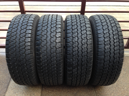 ยาง Bridgestone 31 10.5 R15 ปลายปี12 ดอกเต็ม ไม่มีปะ