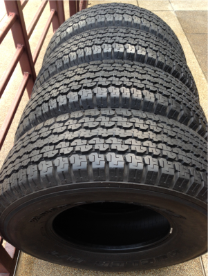ยาง Bridgestone 31 10.5 R15 ปลายปี12 ดอกเต็ม ไม่มีปะ